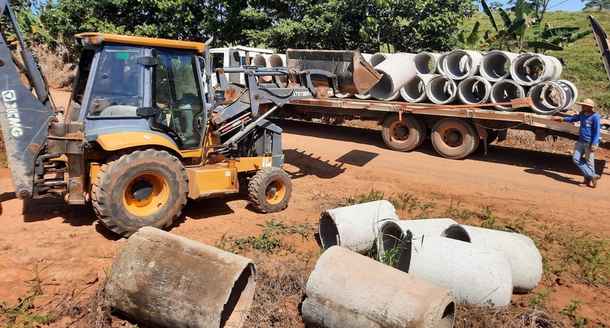 Instalação de tubos de concreto beneficia área rural de Nova União com recurso da deputada Cláudia de Jesus - News Rondônia