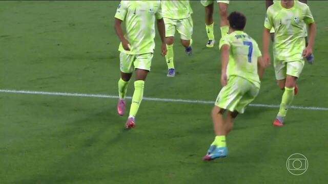 Gol do Barcelona! Virgili dribla marcação e bate com estilo para empatar a partida aos 25 do 2º